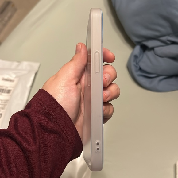 Heartstopper iPhone 14 phone case - Picture 6 of 7